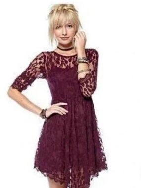 Free people Plum Lace Overlay Dress side zipper size small lined